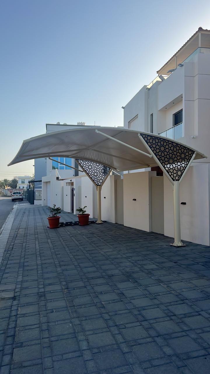 مظلات في مسقط