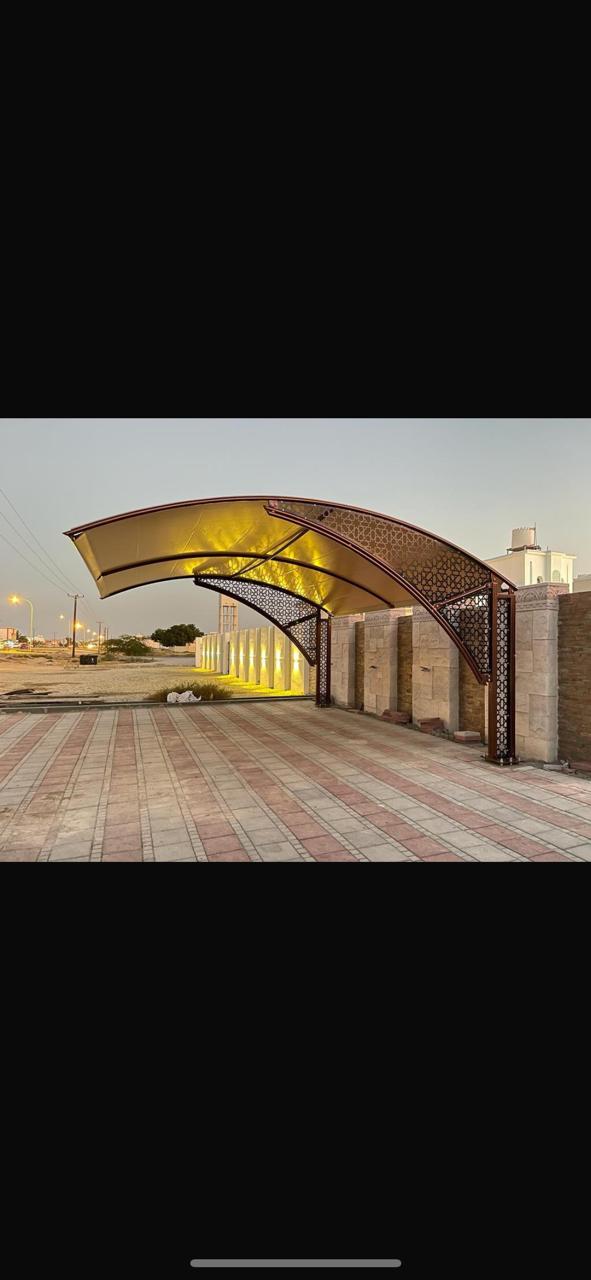 مظلات في مسقط