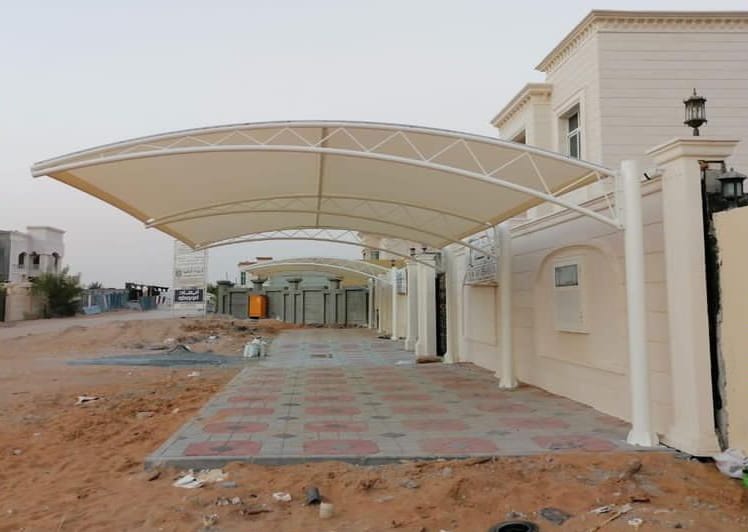 مظلات في مسقط