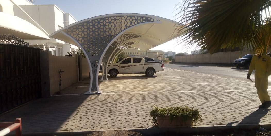 مظلات في مسقط