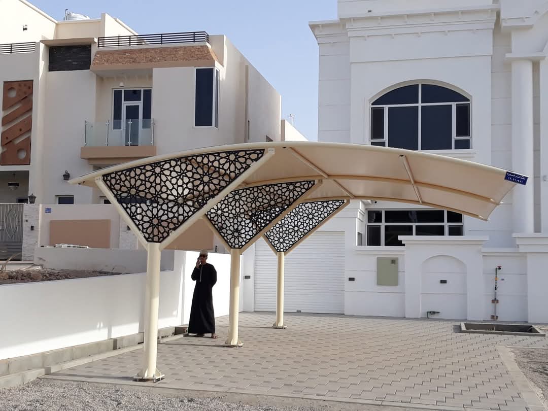 مظلات في مسقط