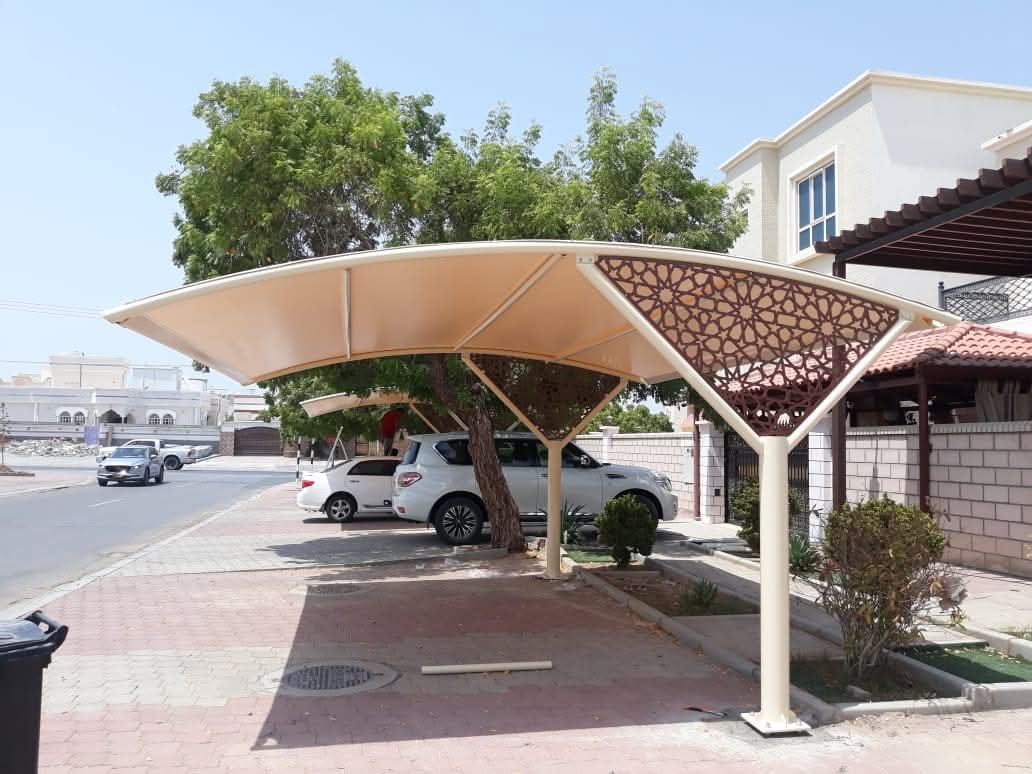 مظلات في مسقط