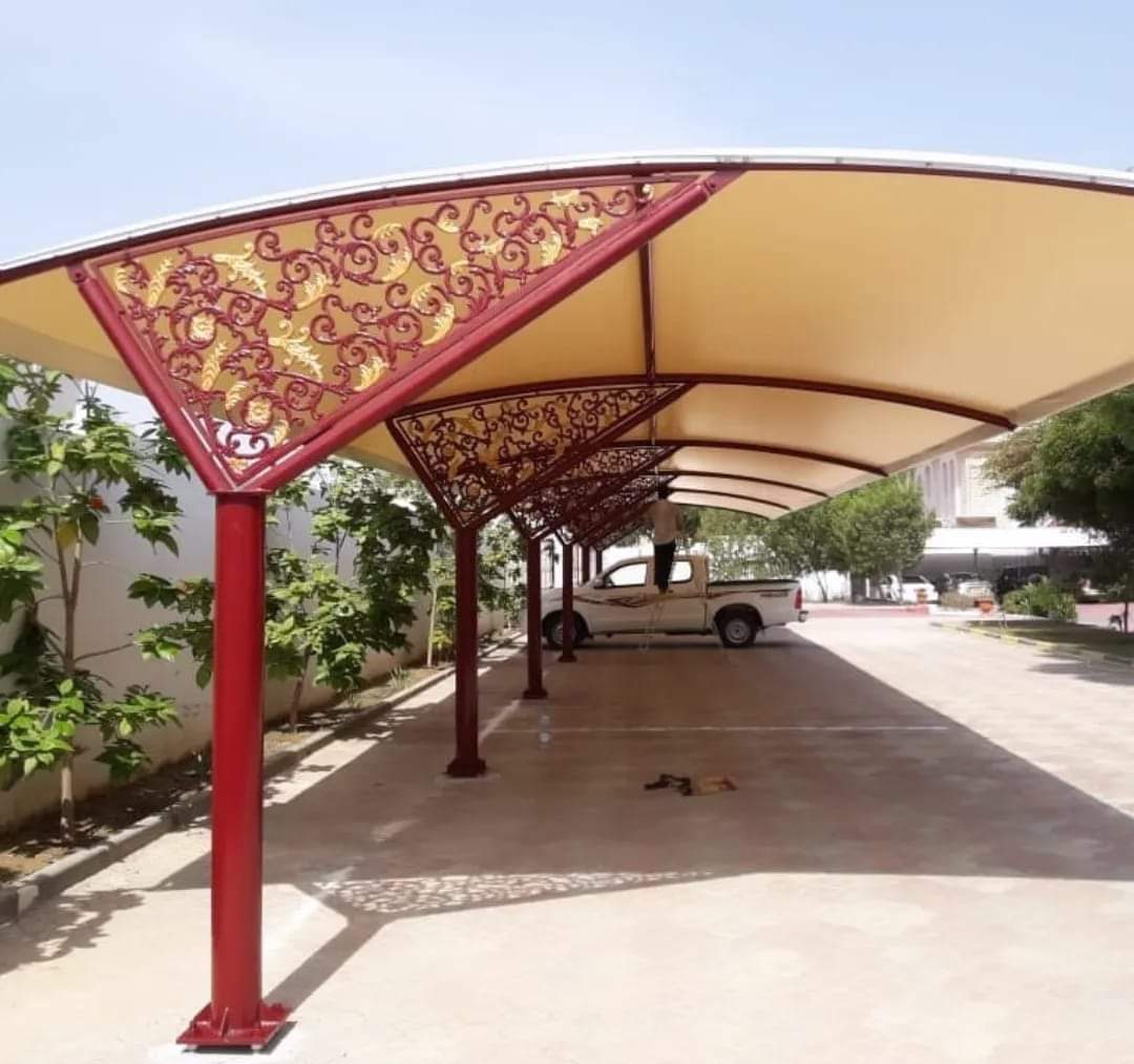 مظلات في مسقط