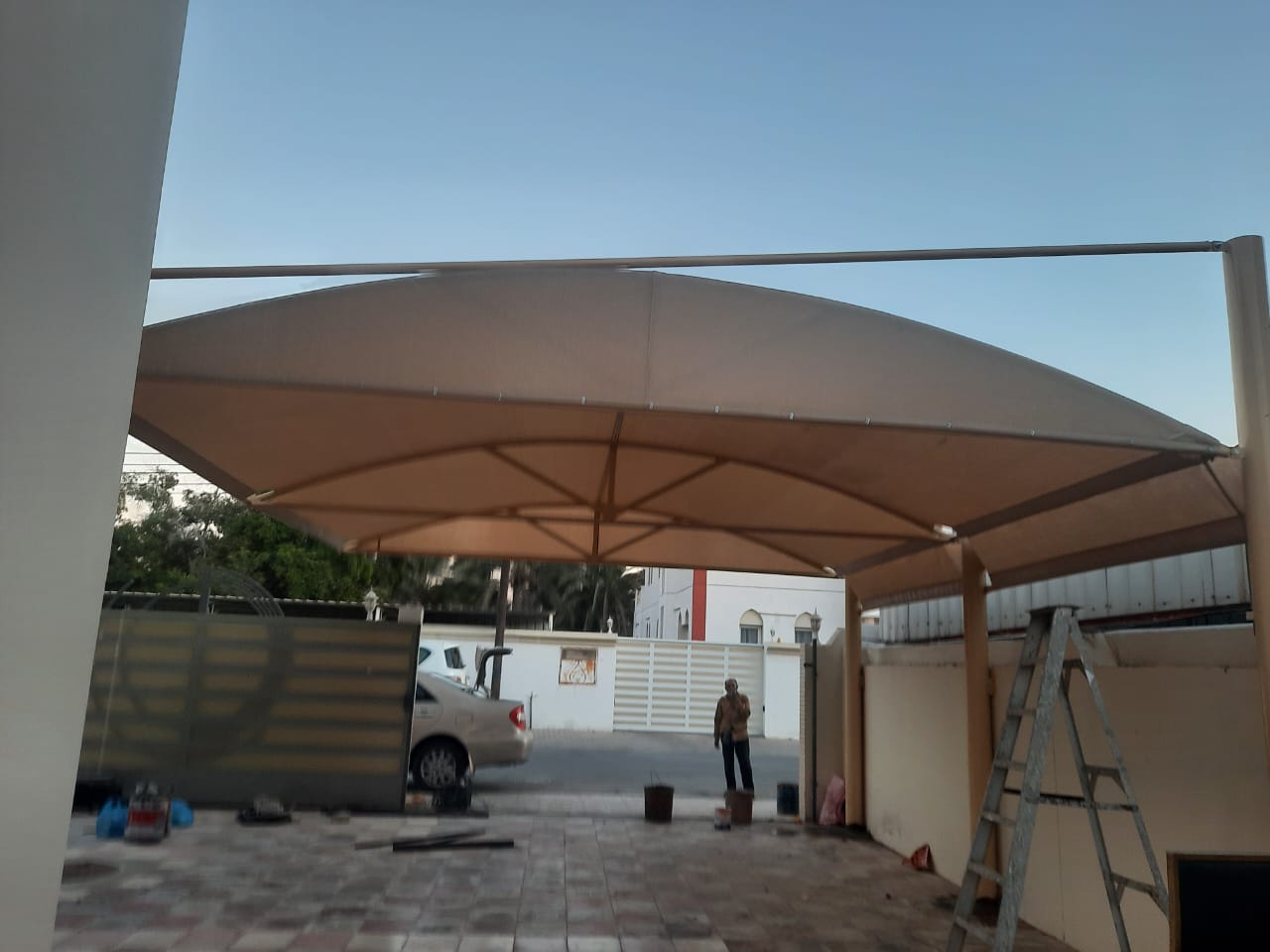 مظلات في مسقط