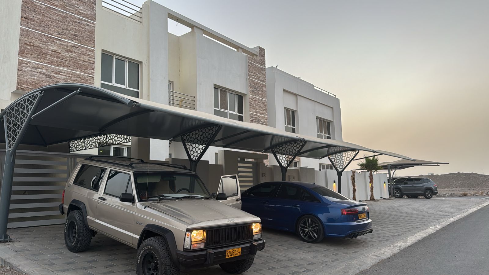 مظلات في مسقط