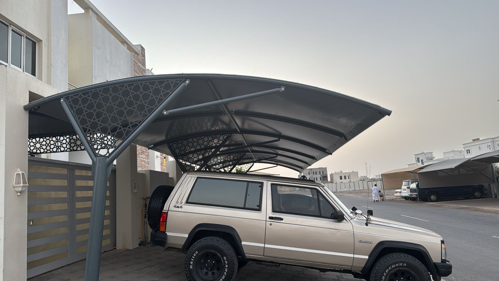 مظلات في مسقط