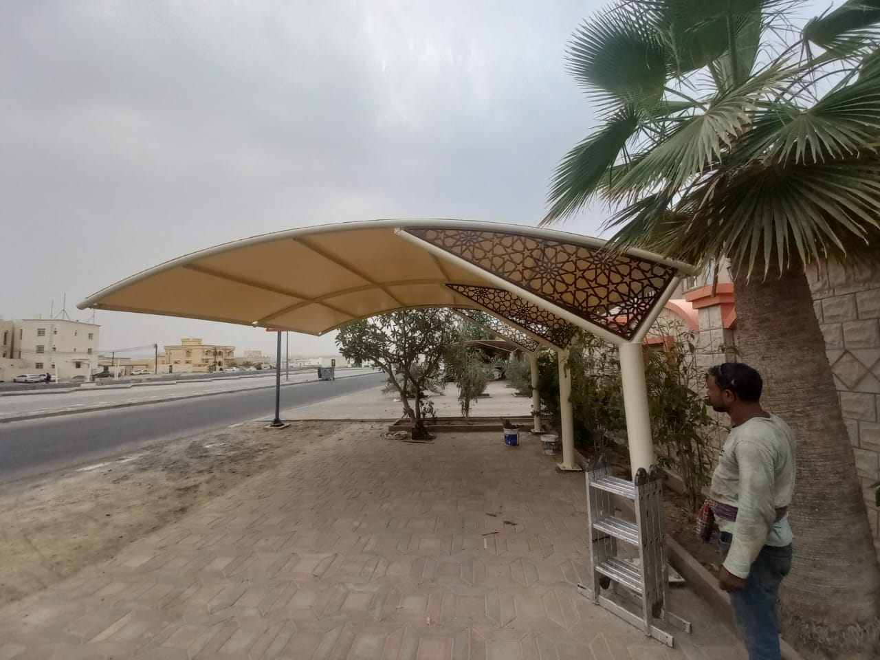 مظلات في مسقط