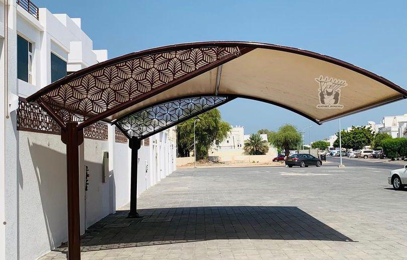 مظلات في مسقط