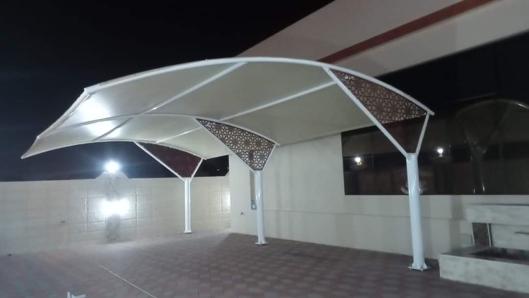 مظلات في مسقط